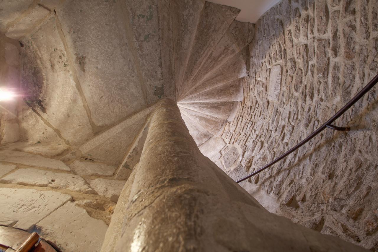 Hotel Restaurant Des Remparts Chaumont  Exterior foto