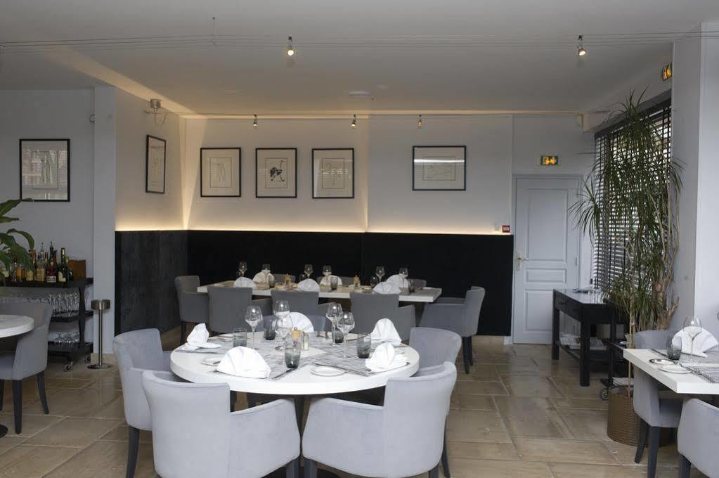 Hotel Restaurant Des Remparts Chaumont  Exterior foto