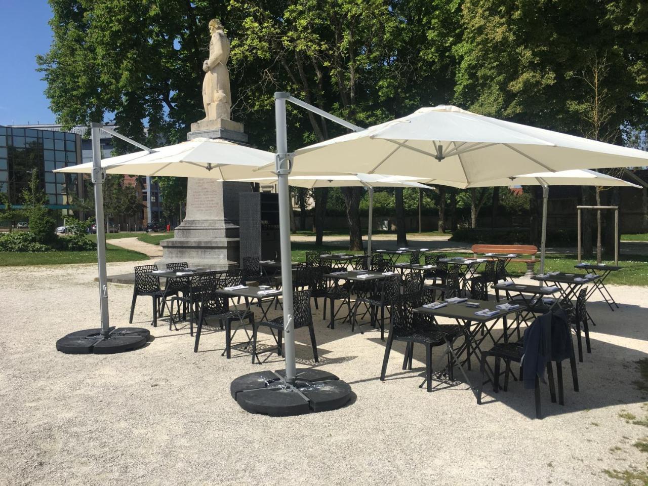 Hotel Restaurant Des Remparts Chaumont  Exterior foto